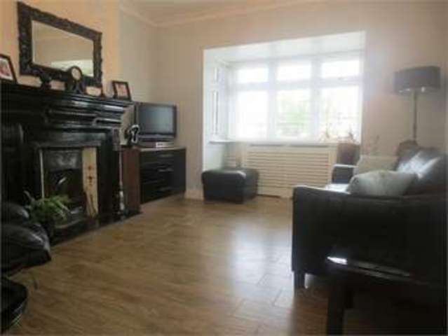  Image of 4 bedroom Semi-Detached house for sale in Highlands Boulevard Leigh-on-Sea SS9 at Highlands Boulevard Leigh on sea Leigh-on-Sea, SS9 3QP