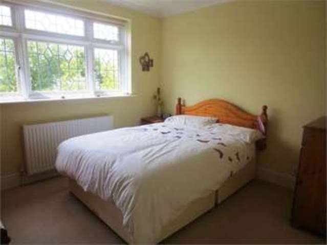  Image of 4 bedroom Semi-Detached house for sale in Highlands Boulevard Leigh-on-Sea SS9 at Highlands Boulevard Leigh on sea Leigh-on-Sea, SS9 3QP
