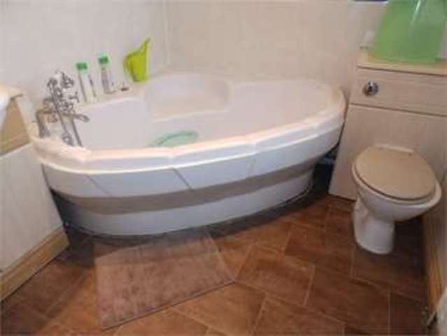  Image of 4 bedroom Detached house to rent in Hillcrest View Vange Basildon SS16 at Hillcrest view Basildon Vange, SS16 4QU