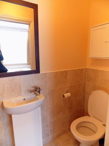  Image of 6 bedroom Semi-Detached house to rent in Hillingdon Hill Uxbridge UB10 at Hillingdon Hill  Uxbridge, UB10 0JB