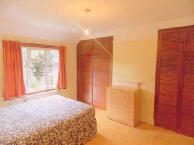 Image of 4 bedroom Property to rent in Hillingdon Hill Uxbridge UB10 at Hillingdon Hill  Uxbridge, UB10 0JB