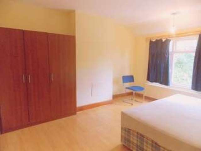  Image of 4 bedroom Property to rent in Hillingdon Hill Uxbridge UB10 at Hillingdon Hill  Uxbridge, UB10 0JB