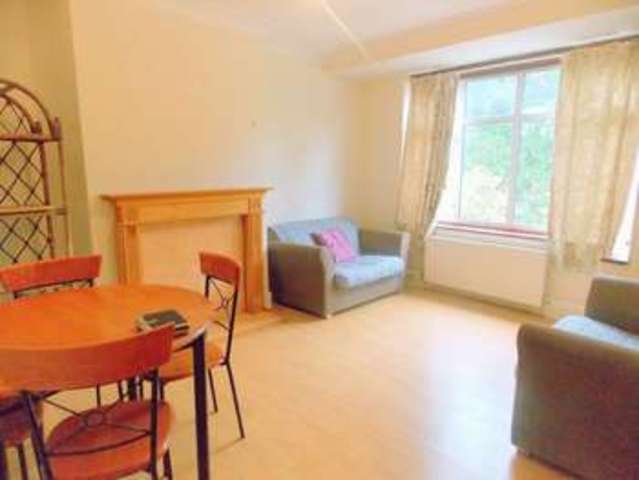  Image of 4 bedroom Property to rent in Hillingdon Hill Uxbridge UB10 at Hillingdon Hill  Uxbridge, UB10 0JB
