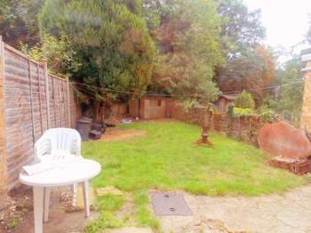  Image of 4 bedroom Property to rent in Hillingdon Hill Uxbridge UB10 at Hillingdon Hill  Uxbridge, UB10 0JB