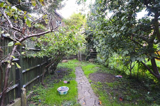  Image of 3 bedroom Detached house for sale in Hillreach London SE18 at Hillreach  Woolwich, SE18 4AJ
