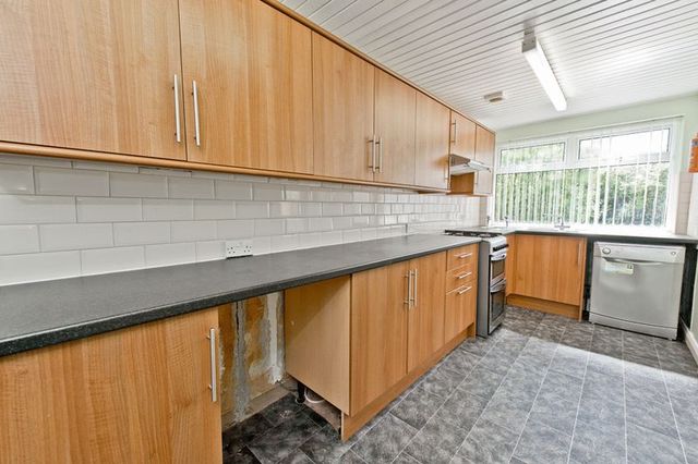  Image of 6 bedroom Detached house for sale in Hinton Road Runcorn WA7 at Hinton Road  Runcorn, WA7 5PZ