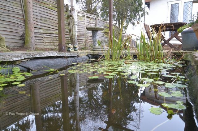  Image of 1 bedroom Retirement Property for sale in The Close Dome Caravan Park Hockley SS5 at Dome Caravan Park  Hockley, SS5 5LX