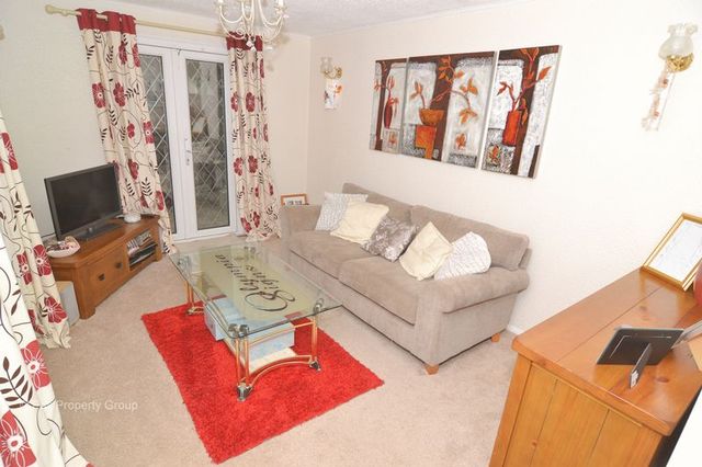  Image of 1 bedroom Retirement Property for sale in The Close Dome Caravan Park Hockley SS5 at Dome Caravan Park  Hockley, SS5 5LX