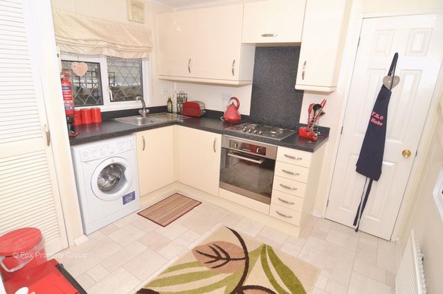  Image of 1 bedroom Retirement Property for sale in The Close Dome Caravan Park Hockley SS5 at Dome Caravan Park  Hockley, SS5 5LX