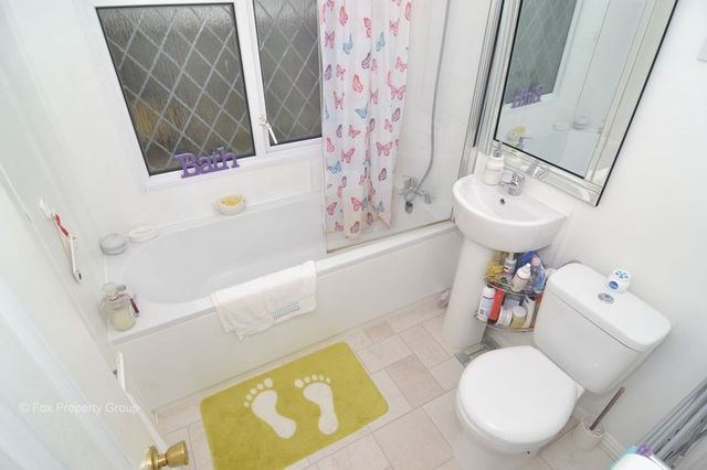  Image of 1 bedroom Retirement Property for sale in The Close Dome Caravan Park Hockley SS5 at Dome Caravan Park  Hockley, SS5 5LX