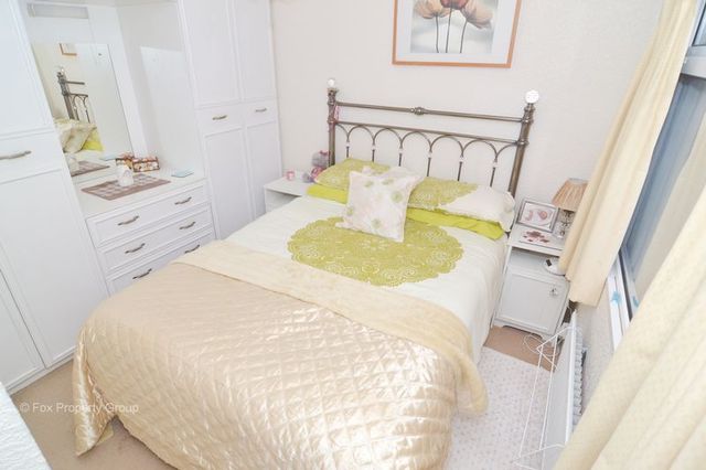  Image of 1 bedroom Retirement Property for sale in The Close Dome Caravan Park Hockley SS5 at Dome Caravan Park  Hockley, SS5 5LX