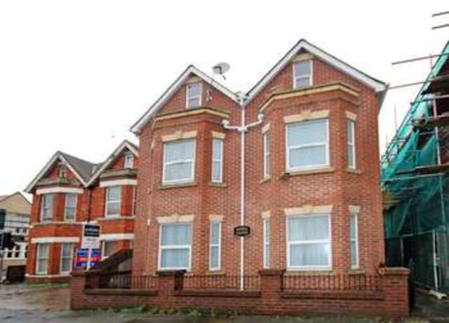  Image of 1 bedroom Flat for sale in Holdenhurst Road Bournemouth BH8 at Holdenhurst Road  Bournemouth, BH8 9AQ