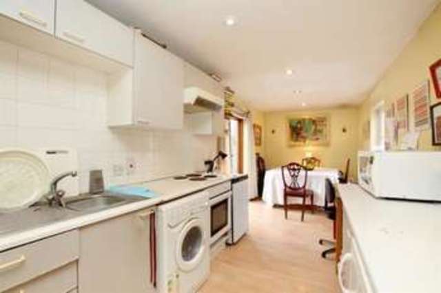  Image of 3 bedroom Flat for sale in Holland Park Gardens London W14 at Holland Park London West Kensington, W14 8DY