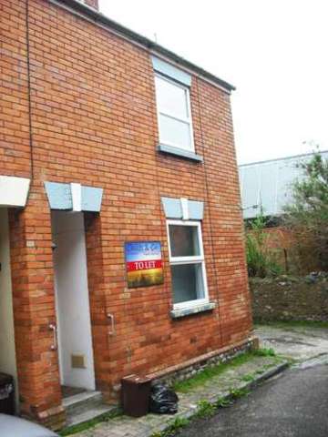  Image of 2 bedroom End of Terrace to rent in Holly Terrace Fore Street Chard TA20 at Fore Street  Chard, TA20 1PY