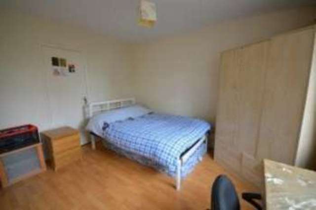  Image of 3 bedroom Flat for sale in London Road Leicester LE2 at 193 London Road Leicester Knighton, LE2 1ZF