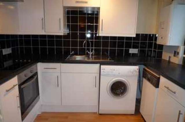  Image of 2 bedroom Flat to rent in Homefield Park Sutton SM1 at Sutton, SM1 2DY