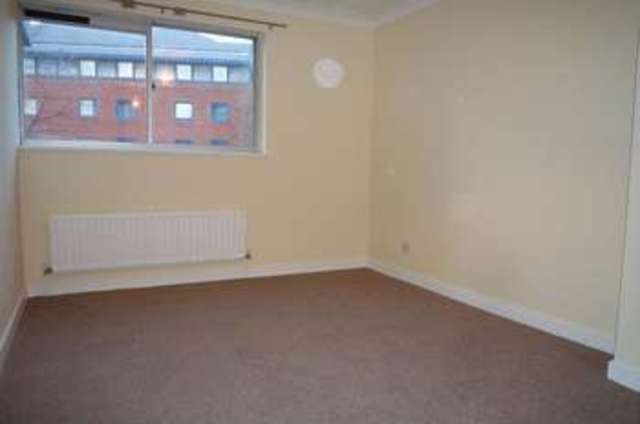  Image of 2 bedroom Flat to rent in Homefield Park Sutton SM1 at Sutton, SM1 2DY