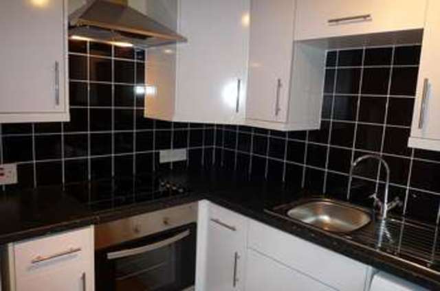  Image of 2 bedroom Flat to rent in Homefield Park Sutton SM1 at Sutton, SM1 2DY