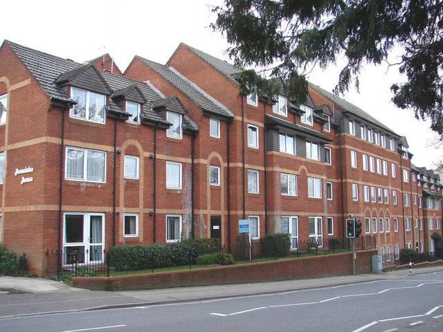  Image of 1 bedroom Retirement Property for sale in Station Road Parkstone Poole BH14 at 40 Station Road Parkstone Poole, BH14 8UG