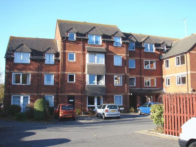  Image of 1 bedroom Retirement Property for sale in Station Road Parkstone Poole BH14 at 40 Station Road Parkstone Poole, BH14 8UG