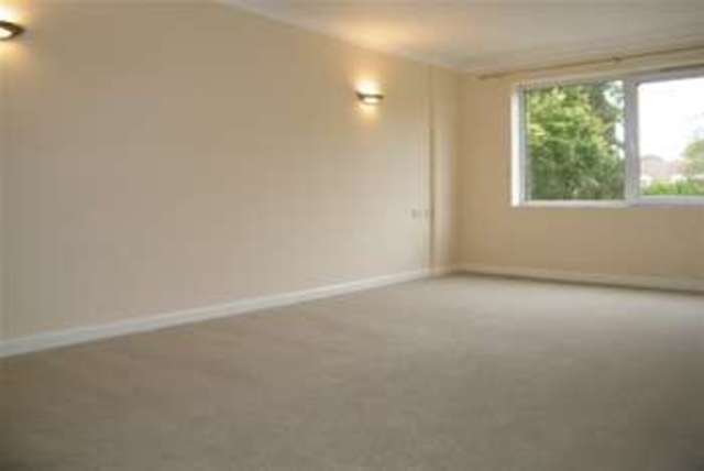  Image of 1 bedroom Flat to rent in Mount Hermon Road Hook Heath Woking GU22 at Woking, GU22 7XE
