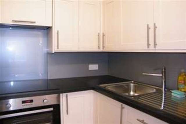  Image of 1 bedroom Flat to rent in Mount Hermon Road Hook Heath Woking GU22 at Woking, GU22 7XE