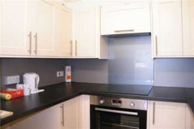  Image of 1 bedroom Flat to rent in Mount Hermon Road Hook Heath Woking GU22 at Woking, GU22 7XE