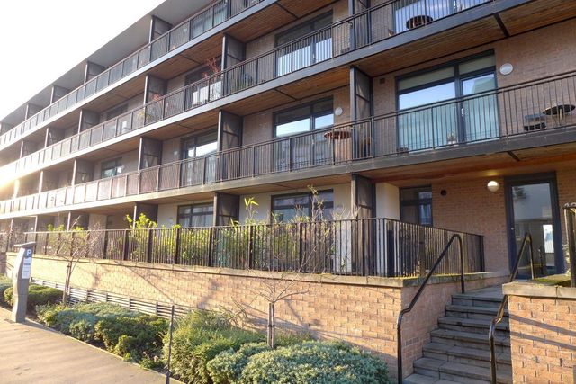  Image of 3 bedroom Flat to rent in Hopetoun Crescent Edinburgh EH7 at Leith Walk Edinburgh Edinburgh, EH7 4AU