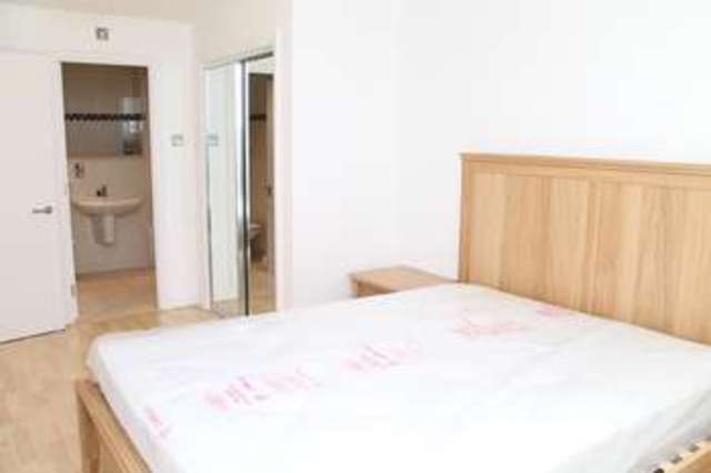  Image of 2 bedroom Flat to rent in Hertsmere Road London E14 at 15 Hertsmere Road  Canary Wharf, E14 4AW