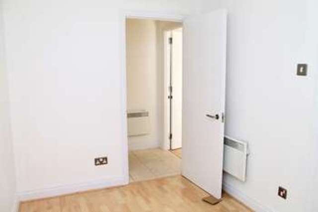  Image of 2 bedroom Flat to rent in Hertsmere Road London E14 at 15 Hertsmere Road  Canary Wharf, E14 4AW