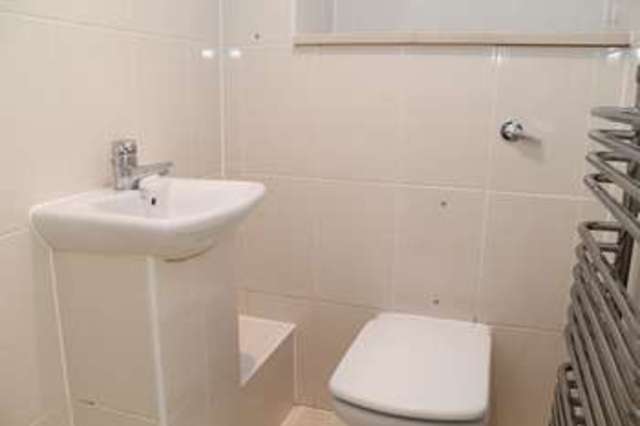  Image of 2 bedroom Flat to rent in Hertsmere Road London E14 at 15 Hertsmere Road  Canary Wharf, E14 4AW