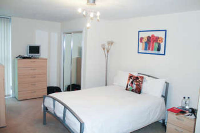 Image of 3 bedroom Flat to rent in Hertsmere Road London E14 at Hertsmere Road  London, E14 4AW