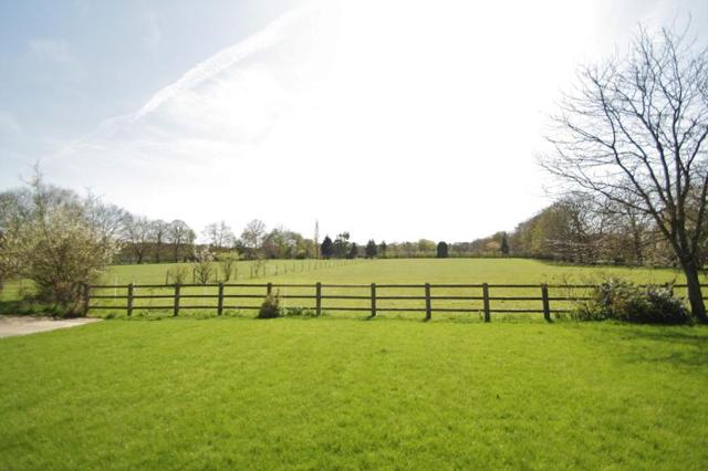  Image of 5 bedroom Detached house for sale in Horsell Common Horsell Woking GU21 at Horsell Surrey Horsell, GU21 4XZ