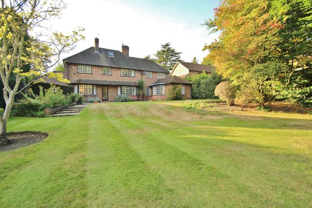  Image of 5 bedroom Detached house for sale in Horsell Park Horsell Woking GU21 at Horsell Surrey Horsell, GU21 4LW