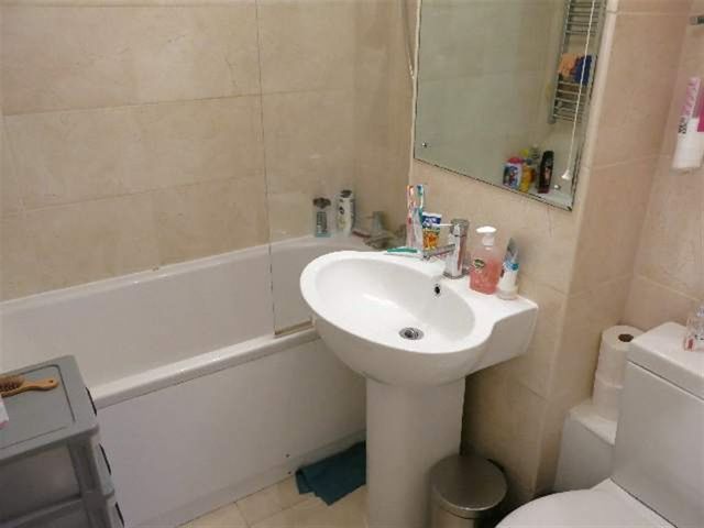 Image of 1 bedroom Flat to rent in Hotspur Road Northolt UB5 at Hotspur Road Northolt Northolt, UB5 6TL