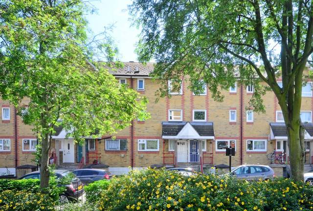  Image of 4 bedroom Detached house for sale in Howard Road London N16 at Howard Road  Stoke Newington, N16 8PU