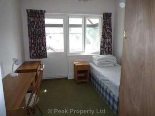  Image of 7 bedroom House Share to rent in Canewdon Road Westcliff-on-Sea SS0 at Canewdon Road  Westcliff On Sea, SS0 7NE