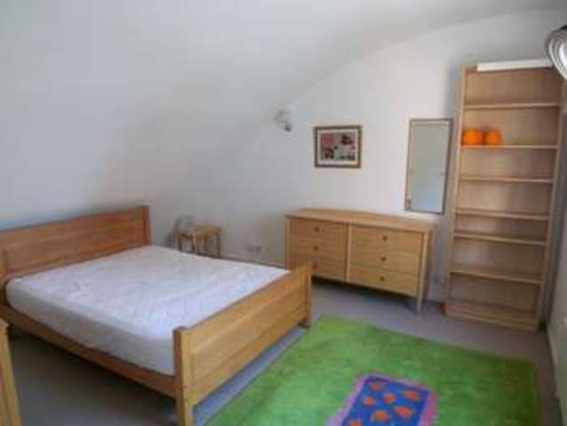  Image of 3 bedroom Flat for sale in Hutchings Street London E14 at Hutchings Street  Docklands, E14 8JY
