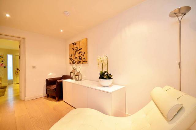  Image of 1 bedroom Flat to rent in Ifield Road London SW10 at Ifield Road  Chelsea, SW10 9AD