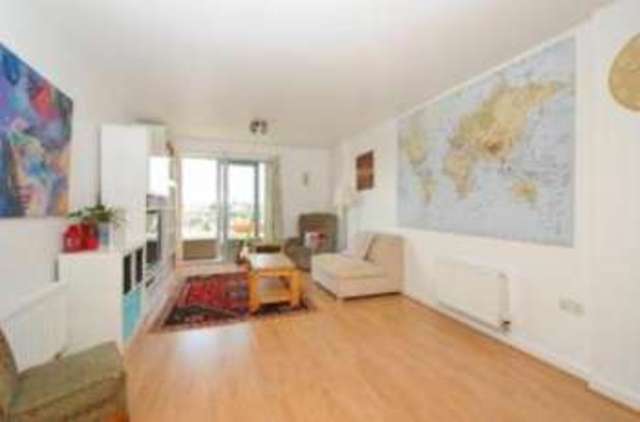  Image of 2 bedroom Flat for sale in Queen Mary Avenue London E18 at Queen Mary Avenue London South Woodford, E18 2FJ