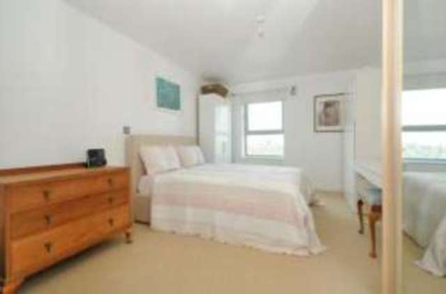  Image of 2 bedroom Flat for sale in Queen Mary Avenue London E18 at Queen Mary Avenue London South Woodford, E18 2FJ