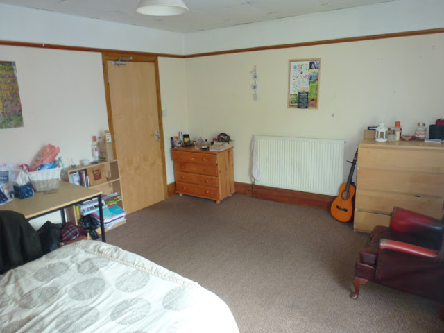  Image of 6 bedroom Terraced house to rent in Inverness Place Cardiff CF24 at Inverness Place  Cardiff, CF24 4SA