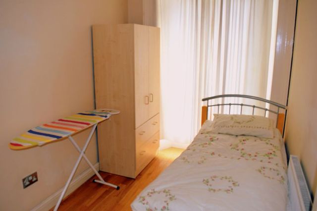  Image of 2 bedroom Flat to rent in Inverness Terrace London W2 at Inverness Terrace  London, W2 3JU