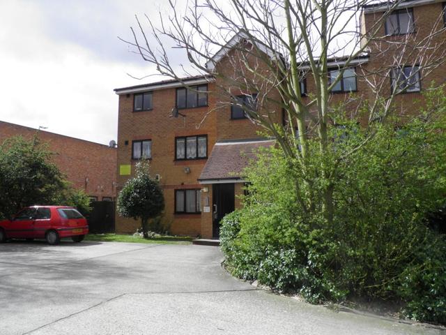  Image of Flat to rent in Grinstead Road London SE8 at Inwen Court Grinstead Road Deptford, SE8 5BJ