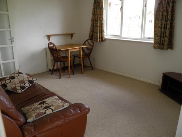  Image of Flat to rent in Grinstead Road London SE8 at Inwen Court Grinstead Road Deptford, SE8 5BJ