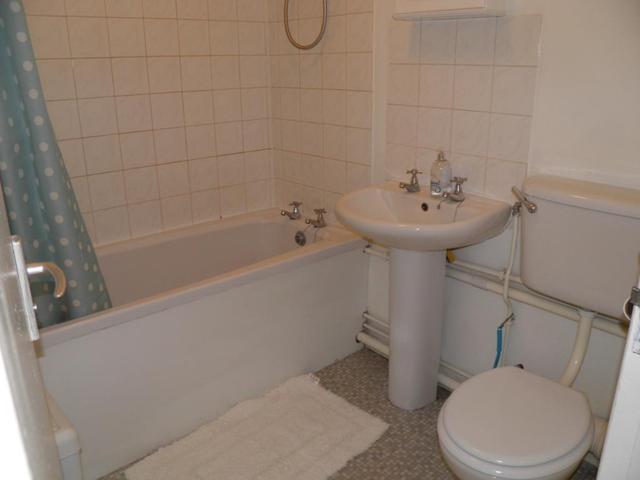  Image of Flat to rent in Grinstead Road London SE8 at Inwen Court Grinstead Road Deptford, SE8 5BJ