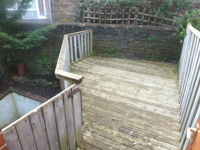 Image of 1 bedroom Flat to rent in Inwood Crescent Brighton BN1 at Inwood Crescent  BRIGHTON, BN1 5AP