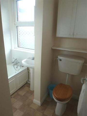  Image of 1 bedroom Flat to rent in Inwood Crescent Brighton BN1 at Inwood Crescent  BRIGHTON, BN1 5AP