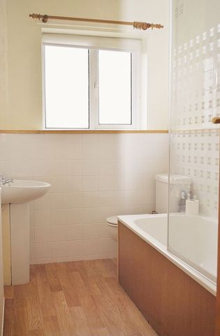  Image of 2 bedroom Flat to rent in Ipswich Road Lowestoft NR32 at Ipswich Road  Lowestoft, NR32 1TS
