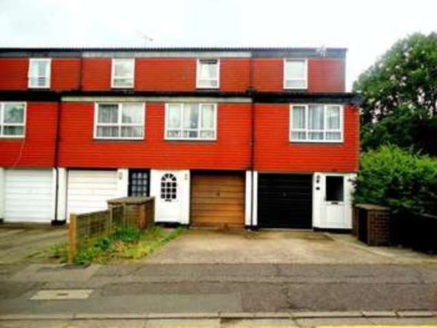  Image of 3 bedroom Terraced house to rent in Ivanhoe Close Cowley Uxbridge UB8 at Ivanhoe Close  Uxbridge, UB8 3RT